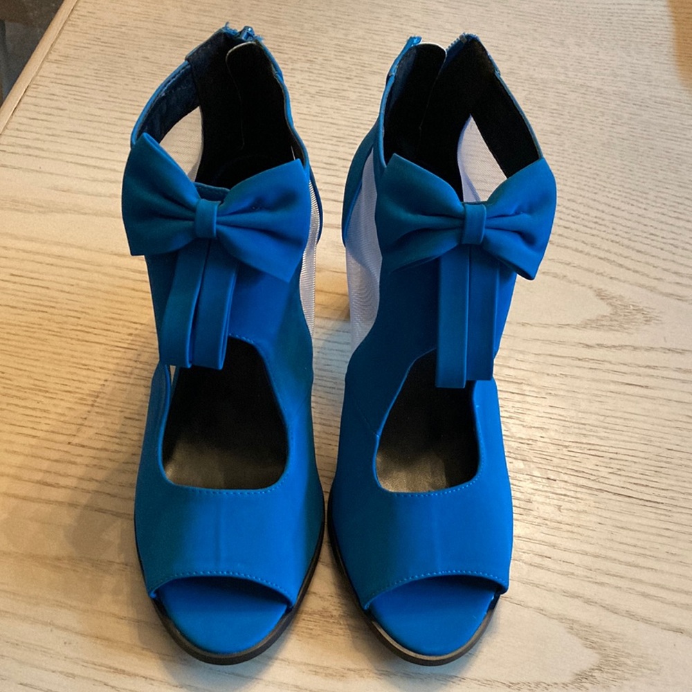New turquoise ankle boot Open toe chunky 3” heel with tback zipper